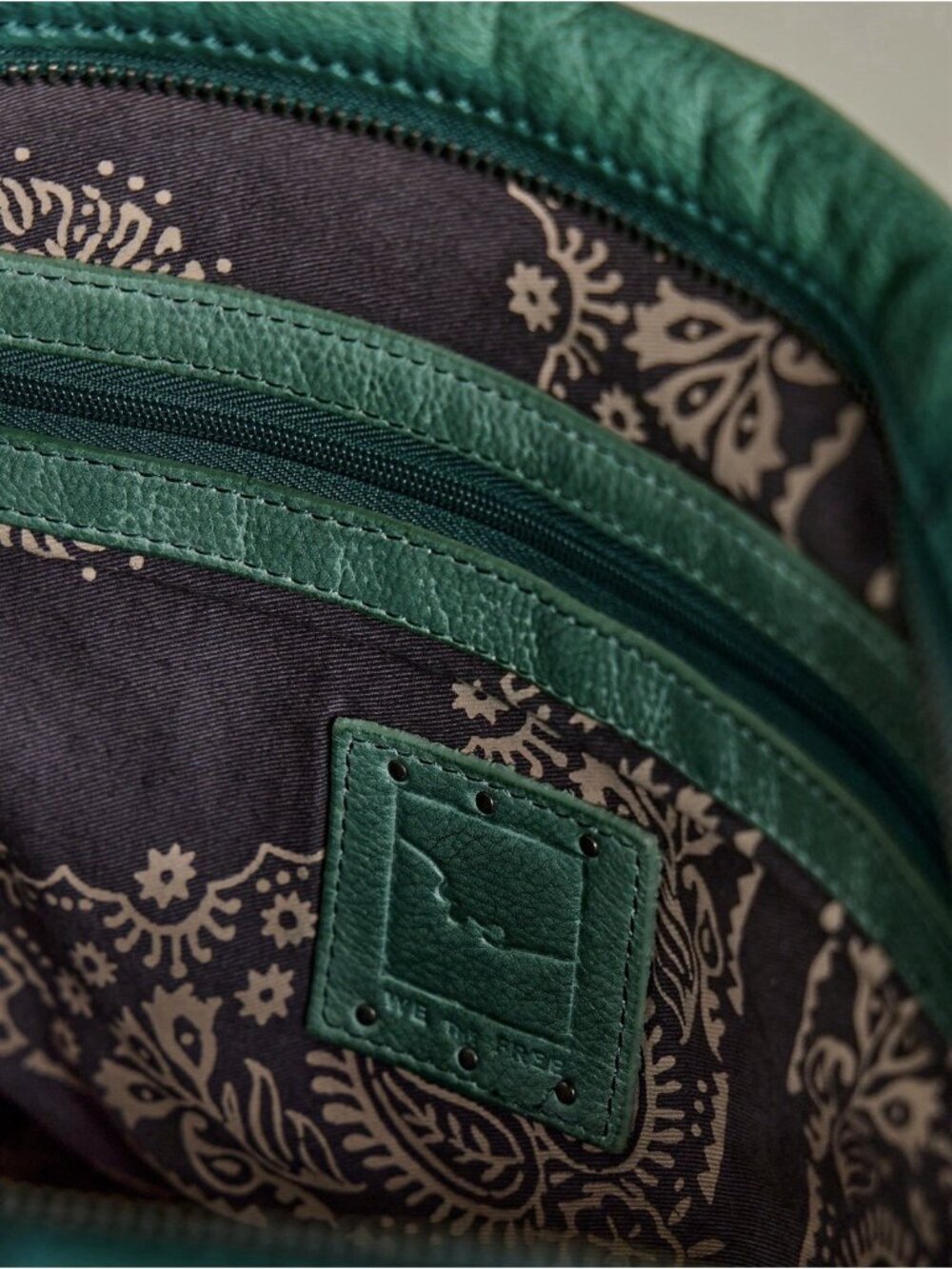 Free People We The Free Emerson Tote Bag Wash Greenery Leather NWT - Picture 4 of 11